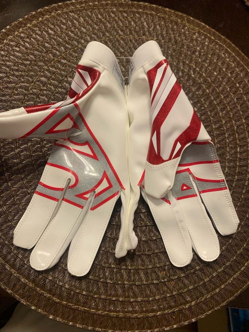 Under Armour F5 Alter Ego Superman Youth Football Receiver Gloves White/Red - Picture 4 of 6